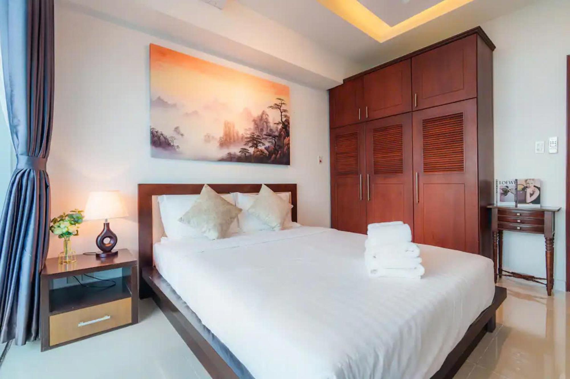 Salute De Sailing Tower - Palace Garden District 1 * Ho Chi Minh City