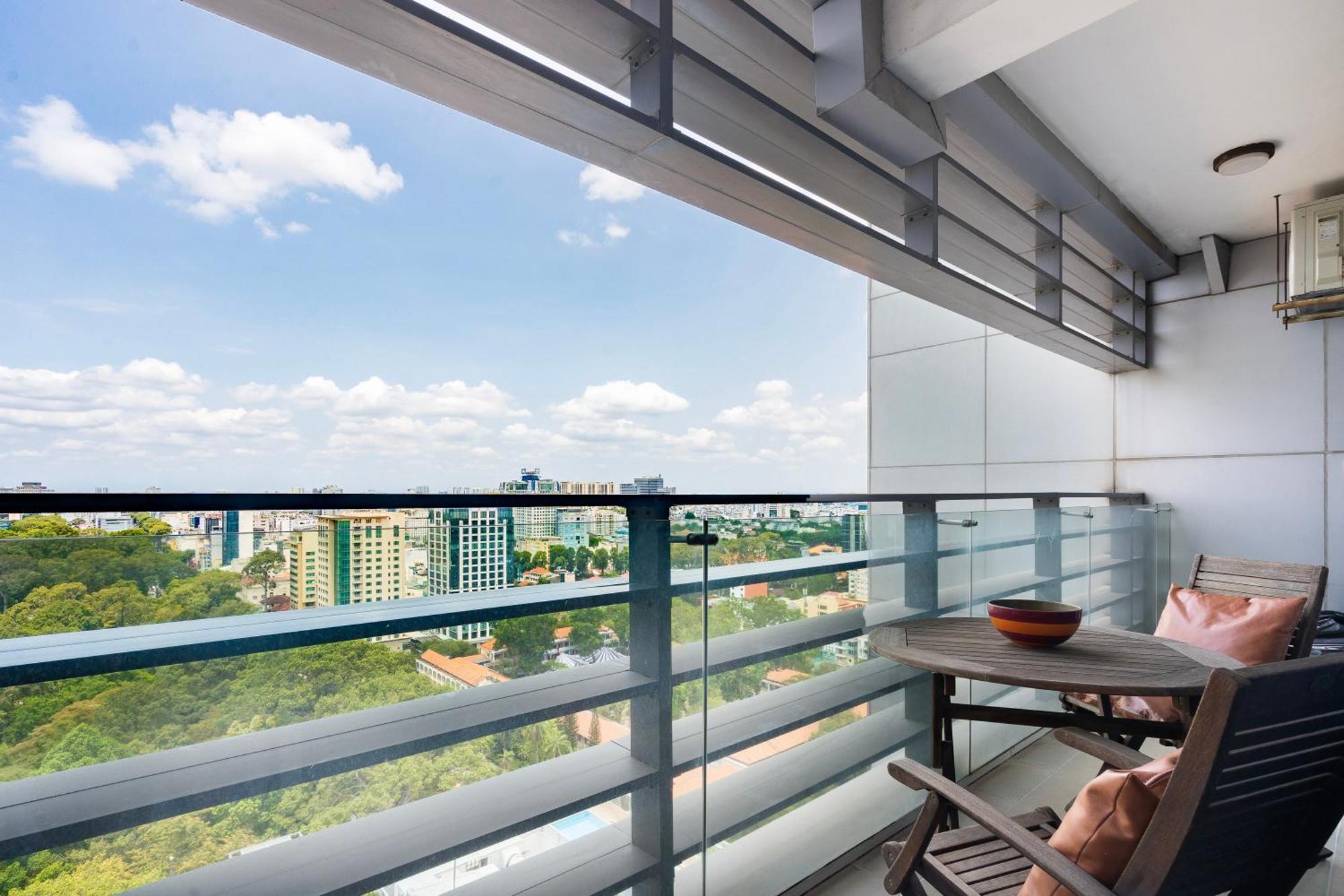 Salute De Sailing Tower - Palace Garden District 1 * Ho Chi Minh City